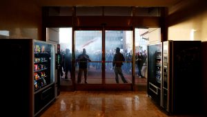 Protesters ATTACK Minneapolis Hotel Believed to House ICE