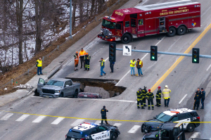 Sinkhole SWALLOWS Cars At Red Light