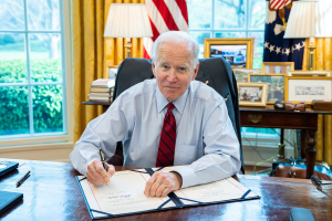 Biden SEEN Shuffling Through Coffee Shop In Viral Clip