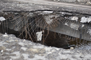 Pedestrians PLUNGE Into Sinkhole — Street Gives Way