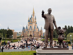 Disney Employee JUMPS In — Guests Left Stunned