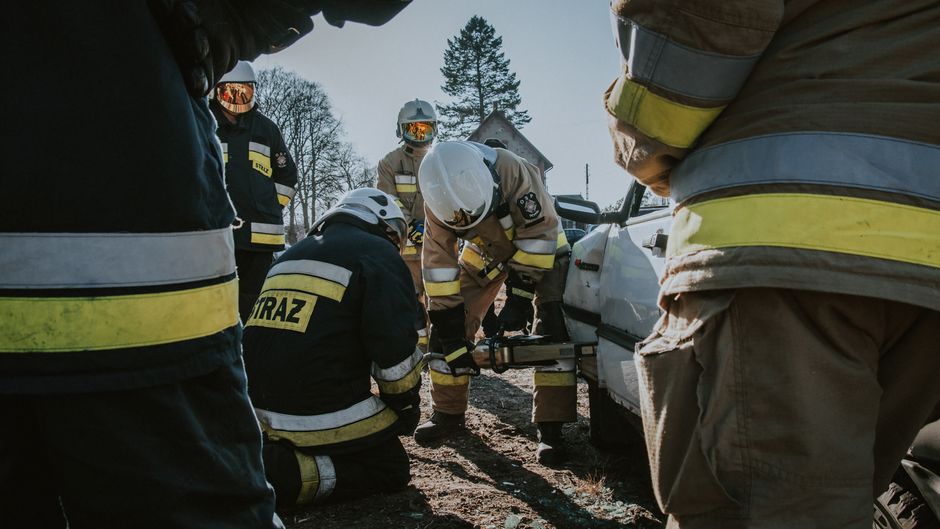 Featured image related to Crews rescue man who fell 20-25 feet down ravine after crash