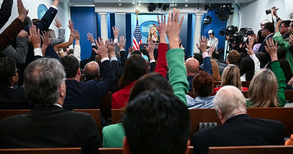 Featured image related to Trump weighs moving White House press corps out of building